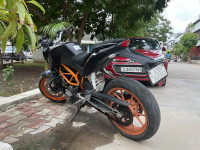 Black KTM Duke 390