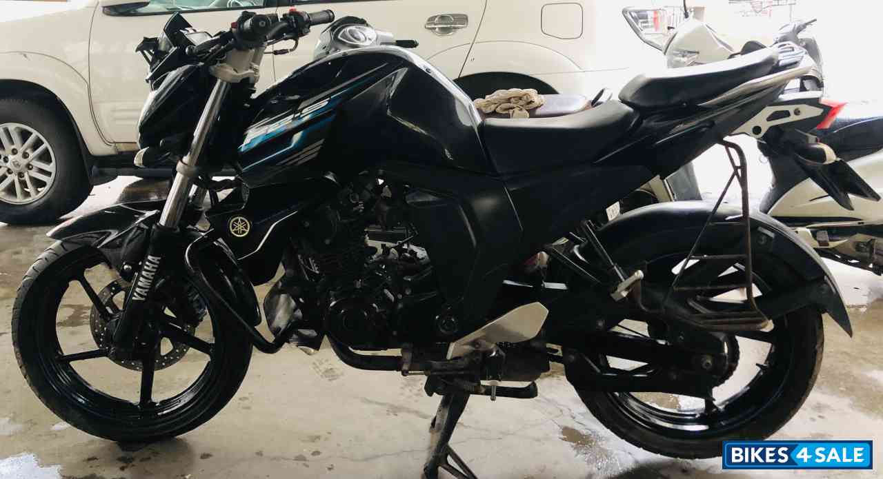 Mat Black Yamaha FZ-S