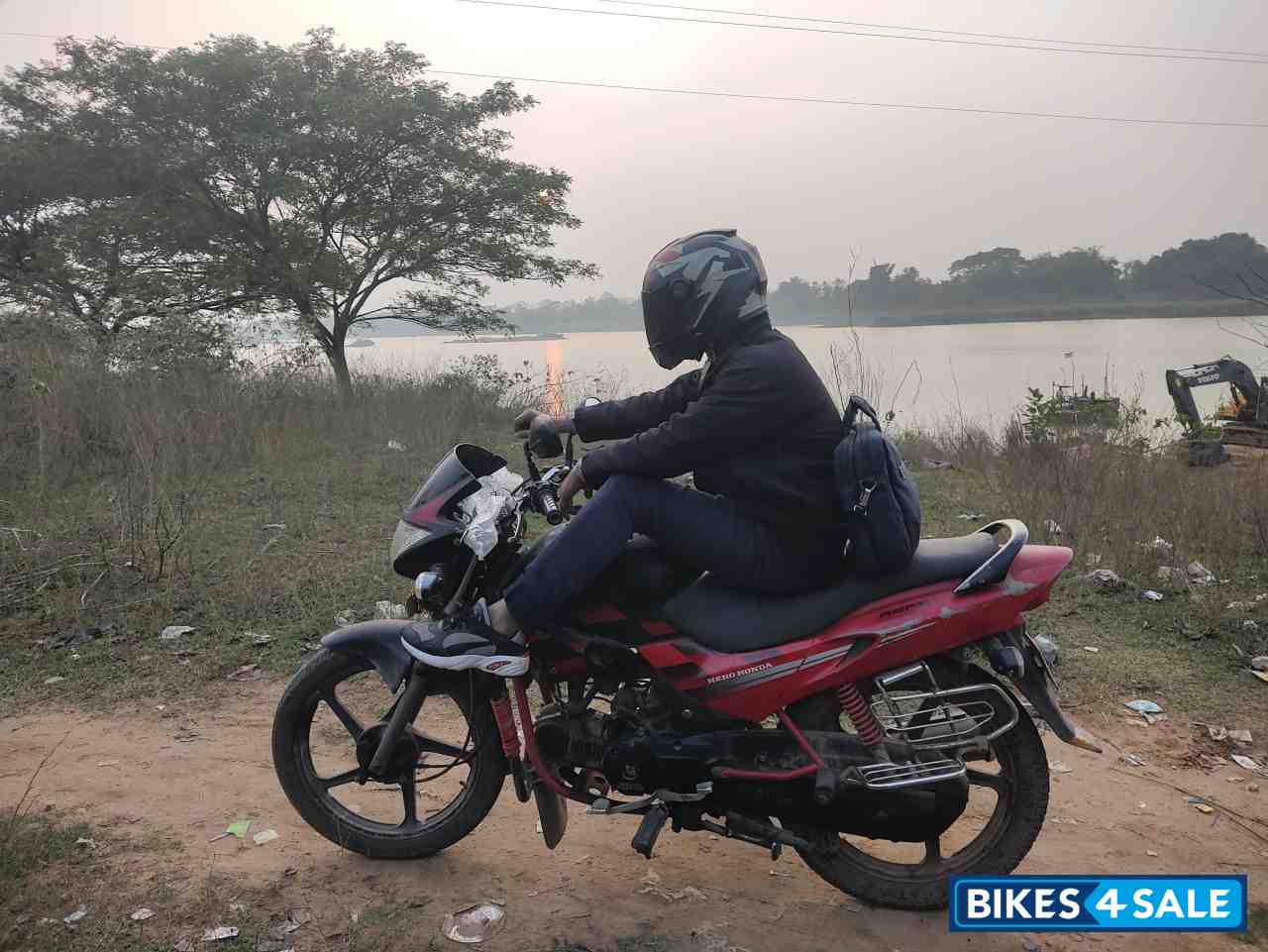 Black & Red Hero Glamour 125