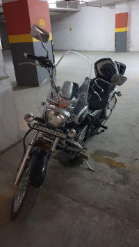 Black Bajaj Avenger Cruise 220