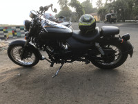 Black Bajaj Avenger 220 DTS-i
