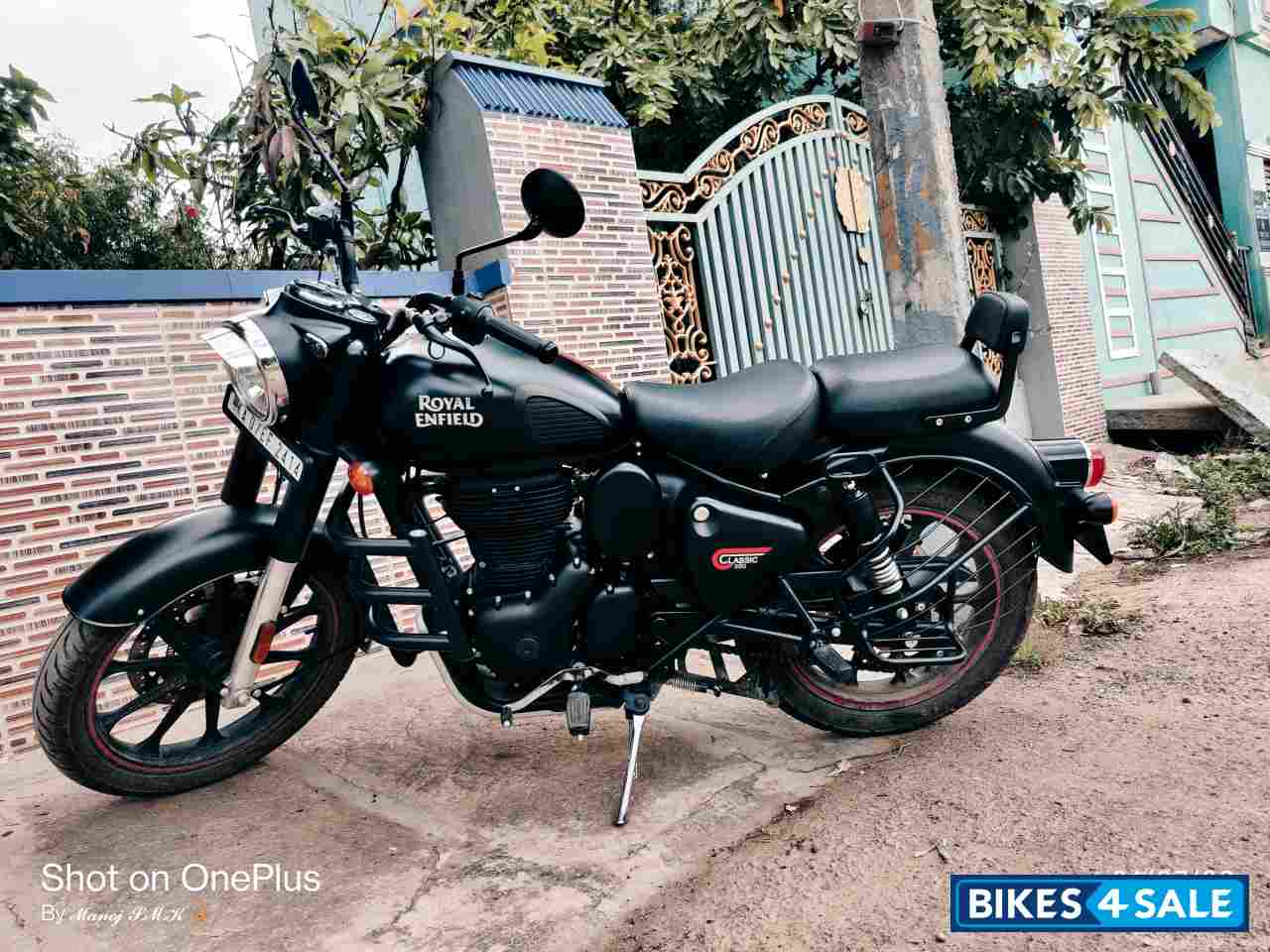 Stealth Black Royal Enfield Classic Stealth Black