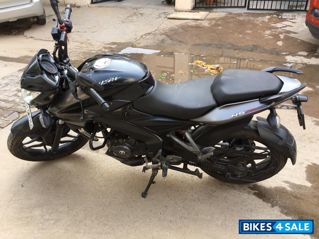 Black Bajaj Pulsar 200 NS ABS