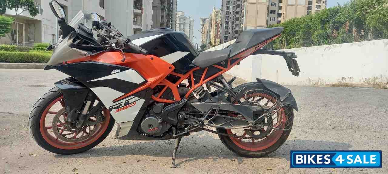 Black And Orange KTM RC 390