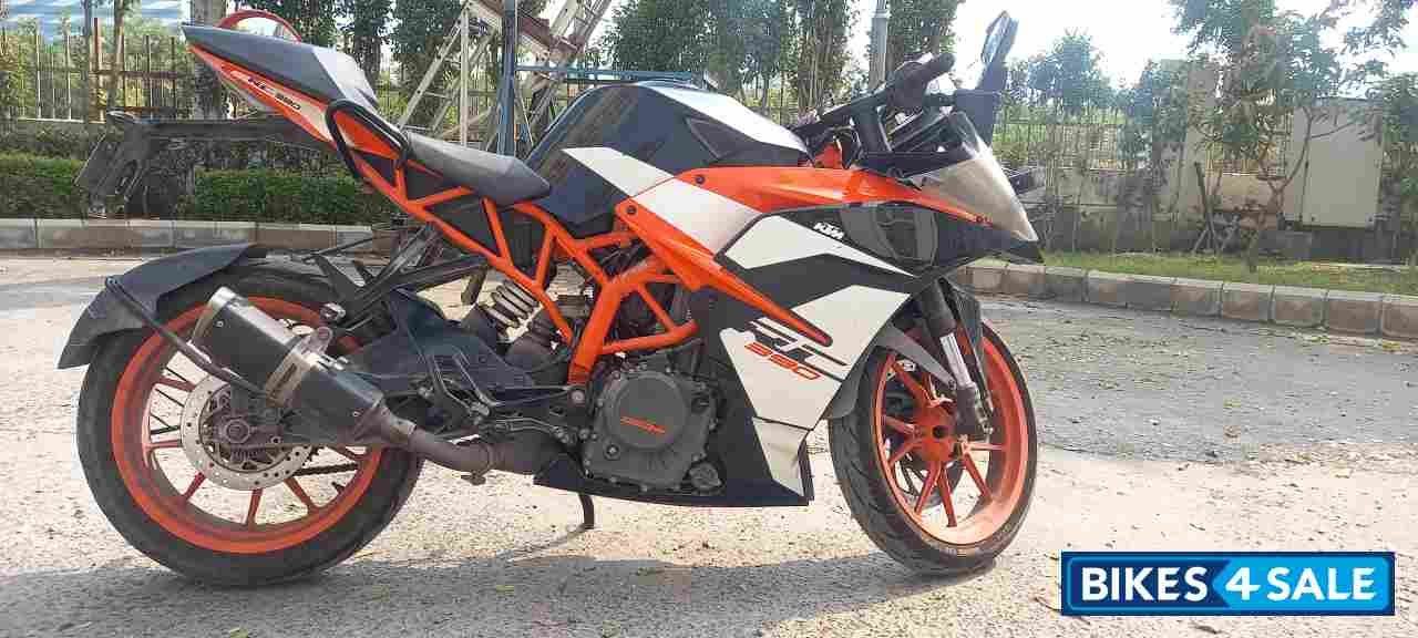 Black And Orange KTM RC 390