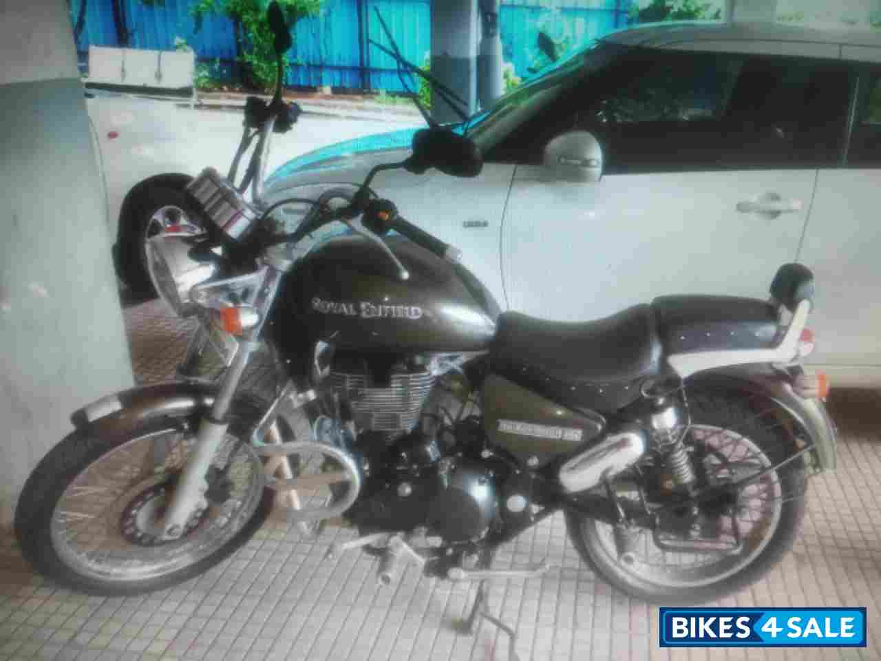 Black Royal Enfield Thunderbird 350