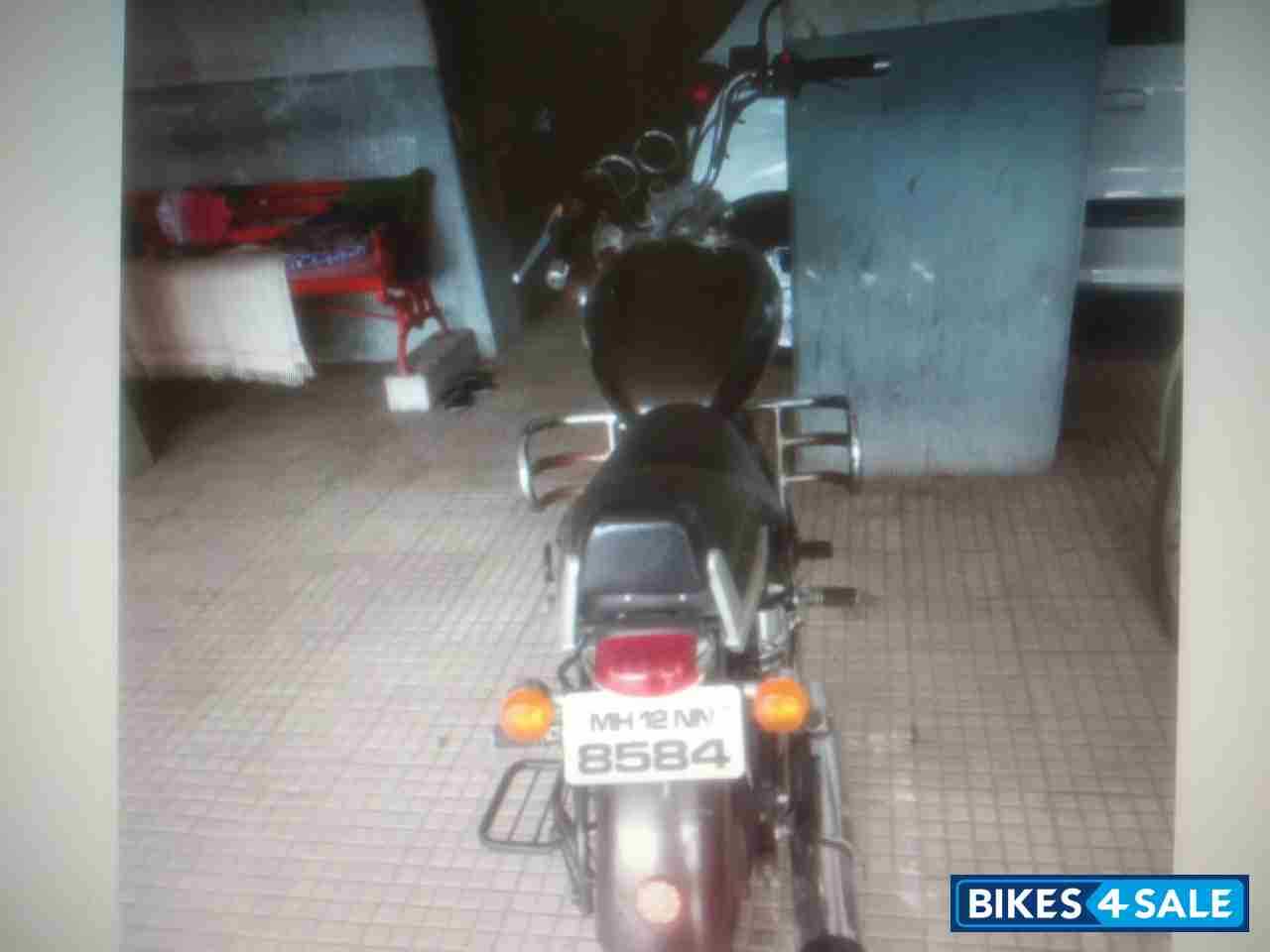 Black Royal Enfield Thunderbird 350 Black Royal Enfield Thunderbird 350