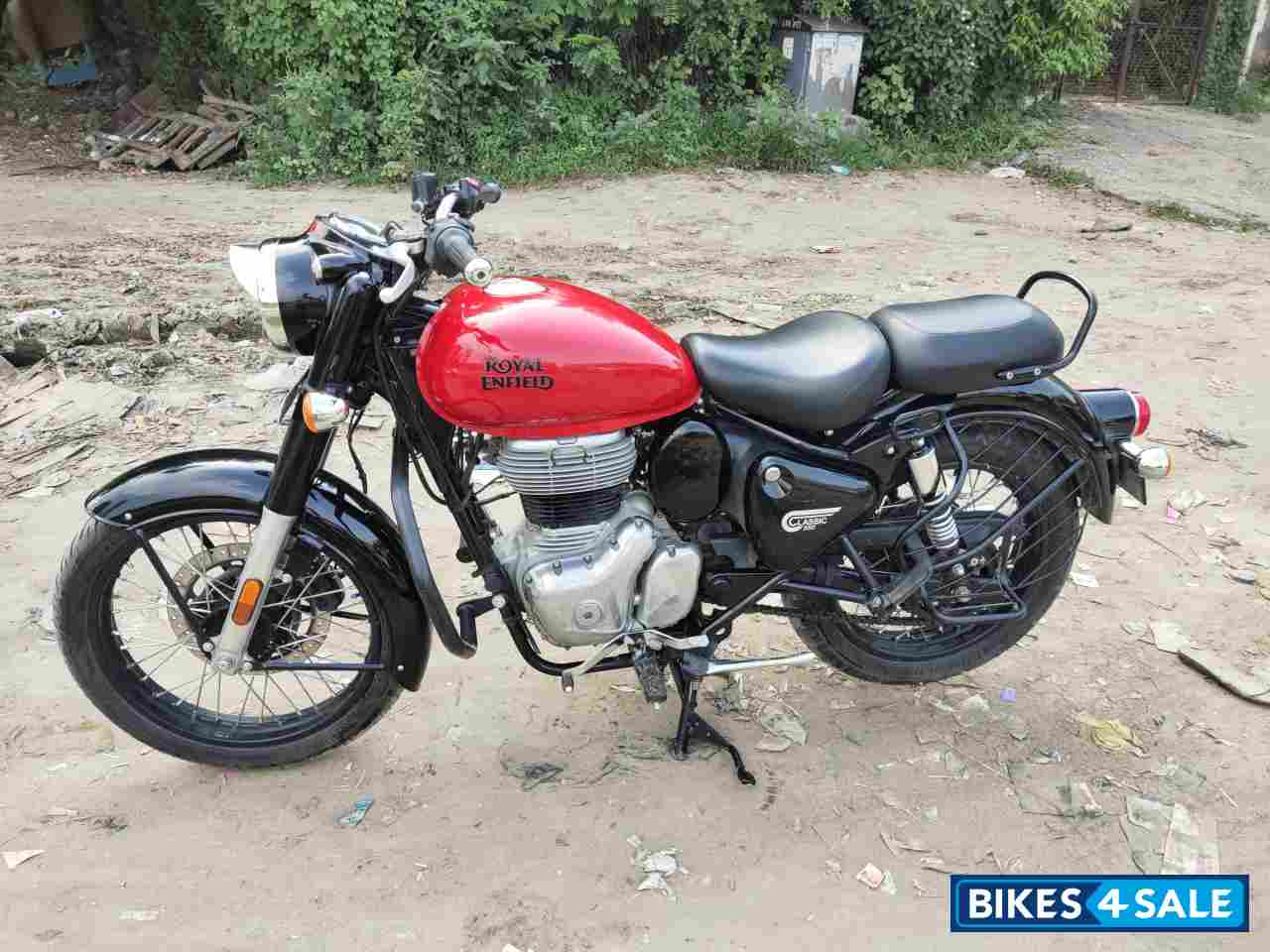 Red Royal Enfield Classic 350 BS VI