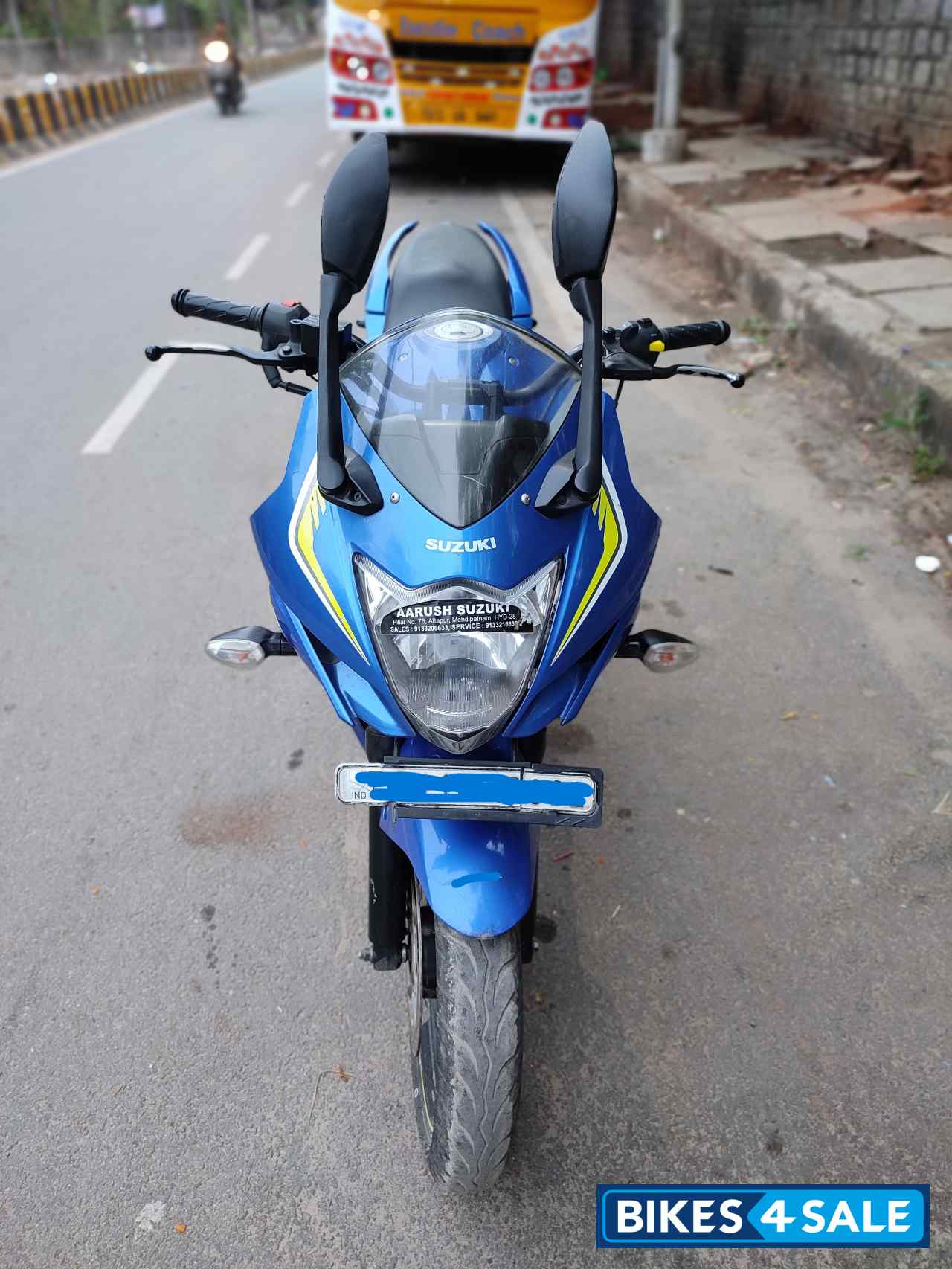 Blue Suzuki Gixxer SF