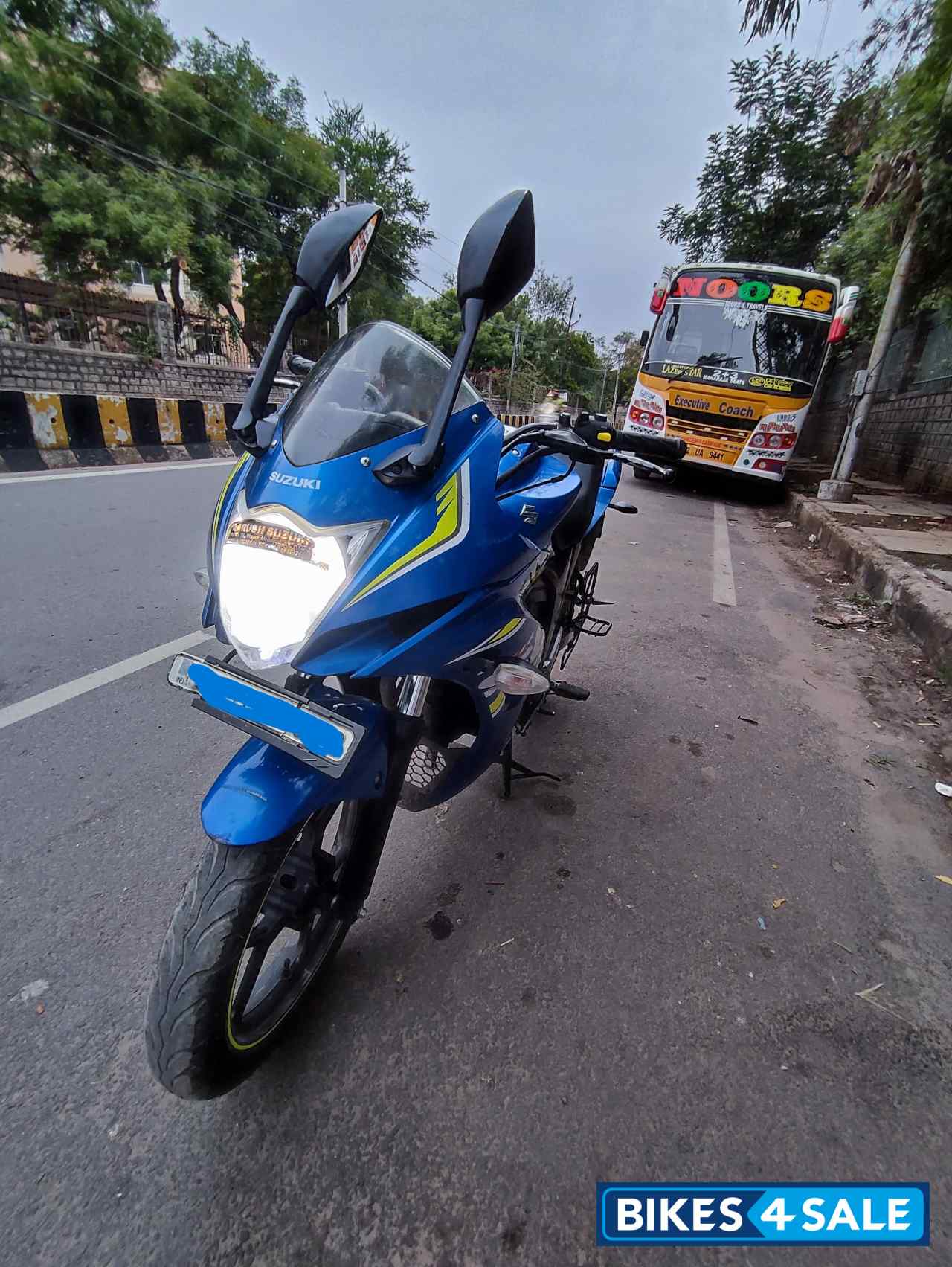Blue Suzuki Gixxer SF
