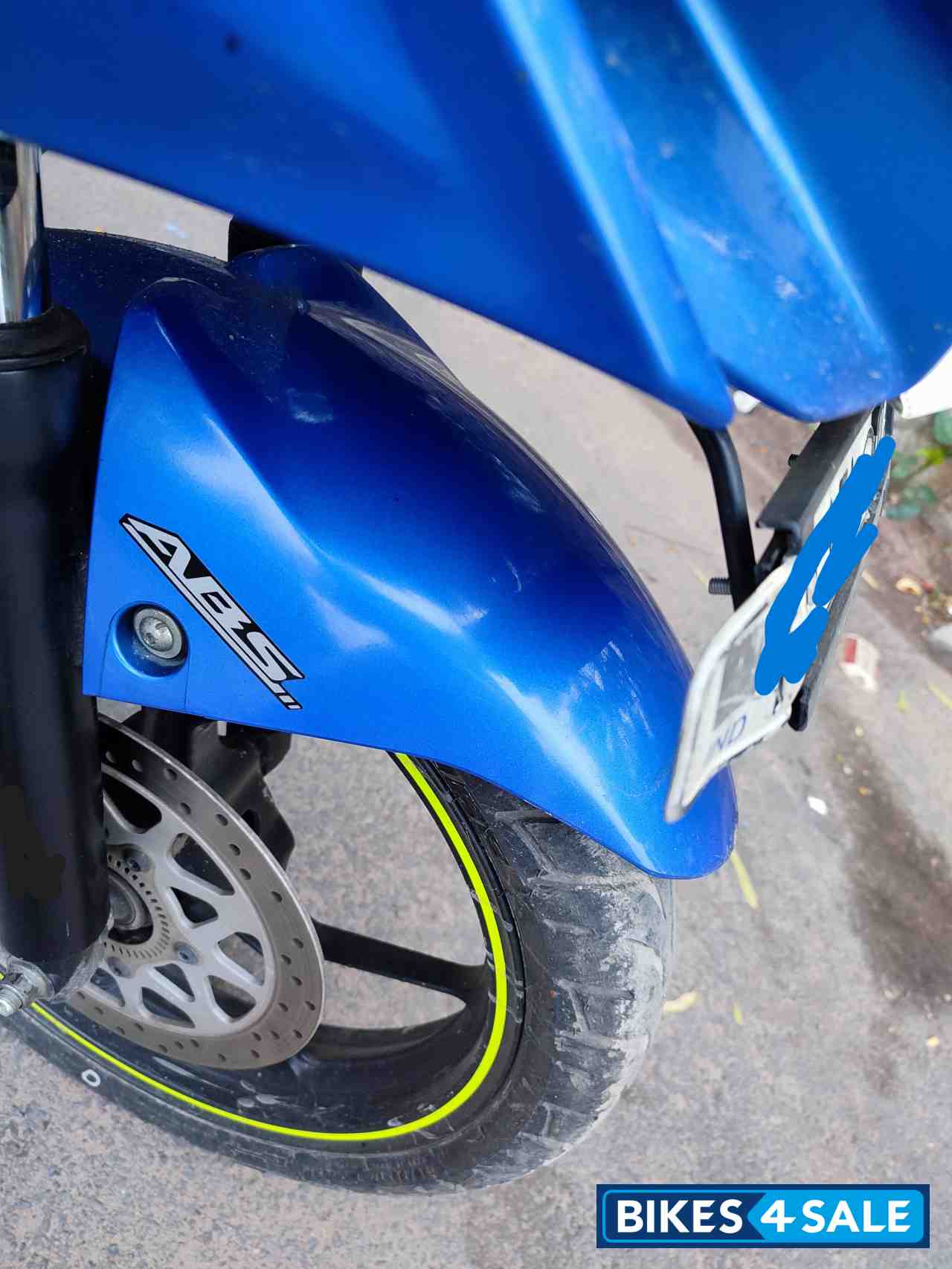 Blue Suzuki Gixxer SF