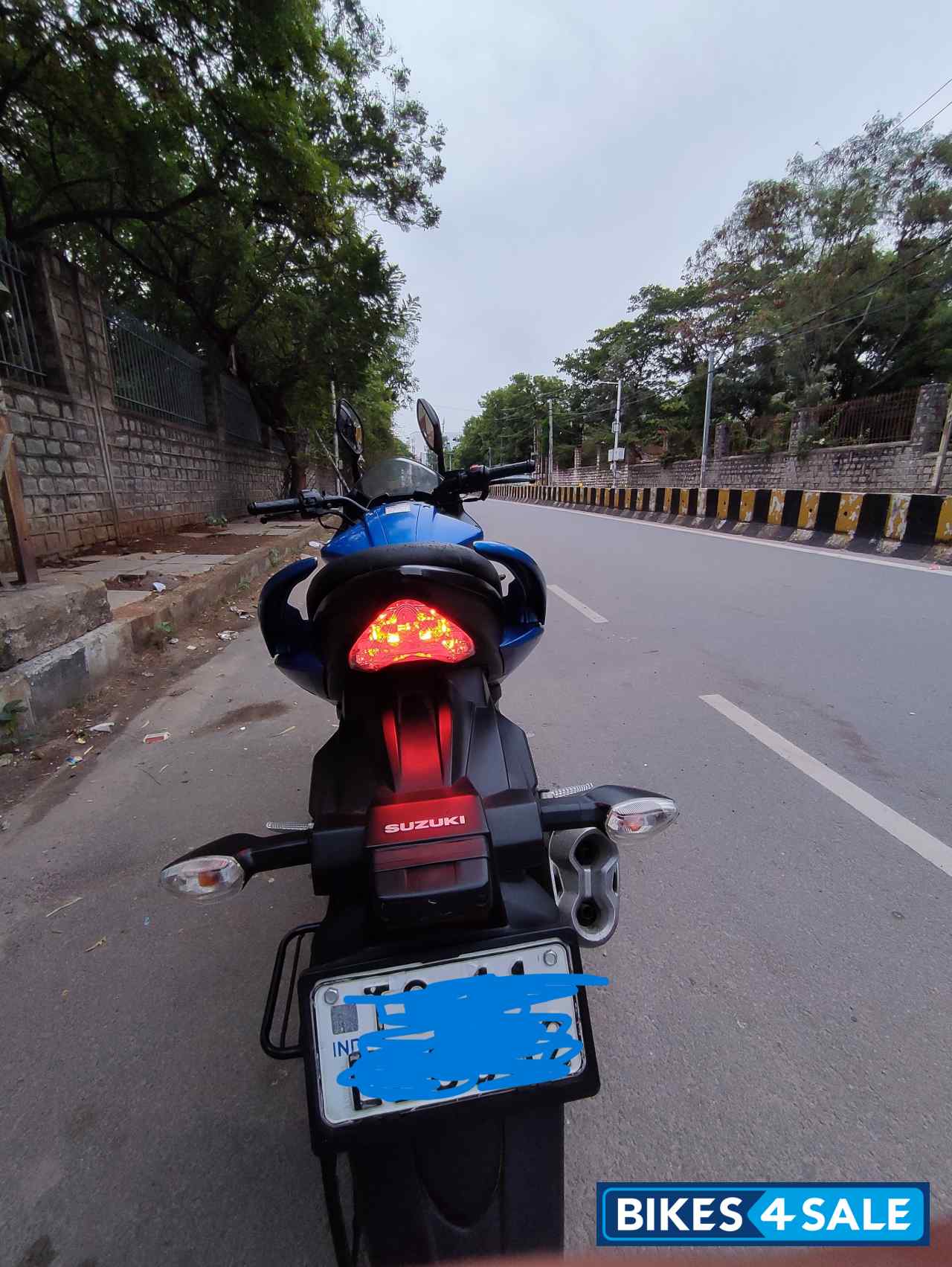 Blue Suzuki Gixxer SF