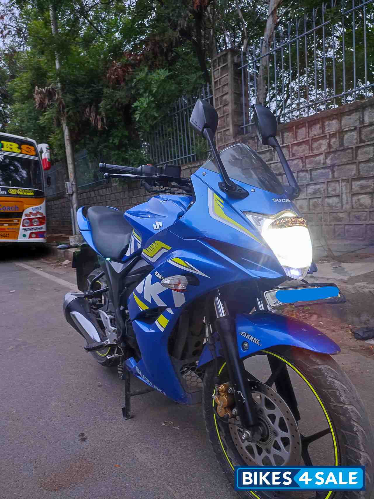 Blue Suzuki Gixxer SF
