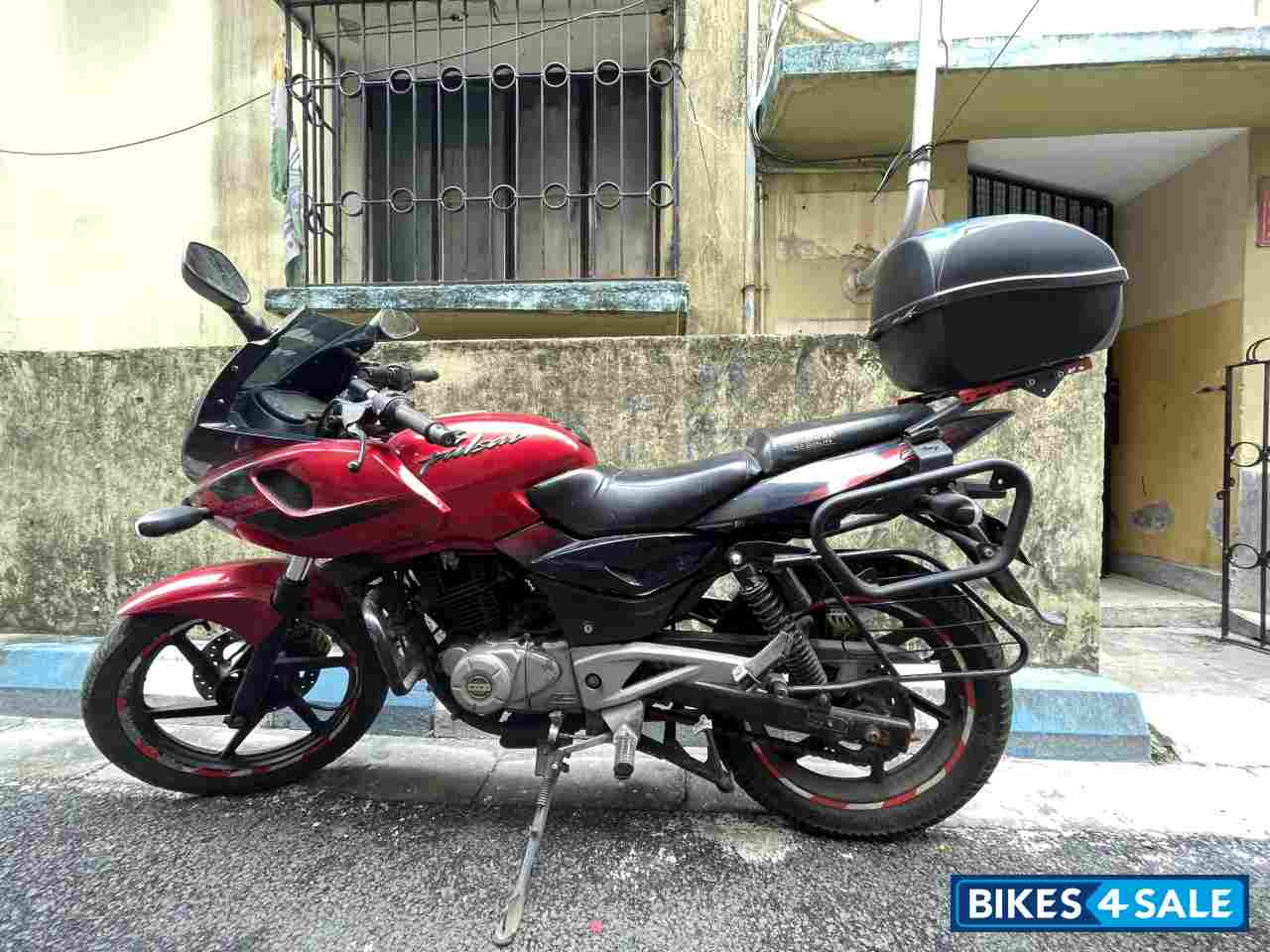 Red Bajaj Pulsar 220F