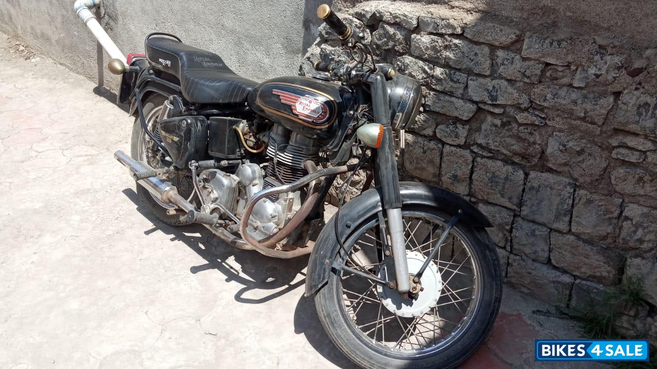 Black Royal Enfield Bullet Standard 350