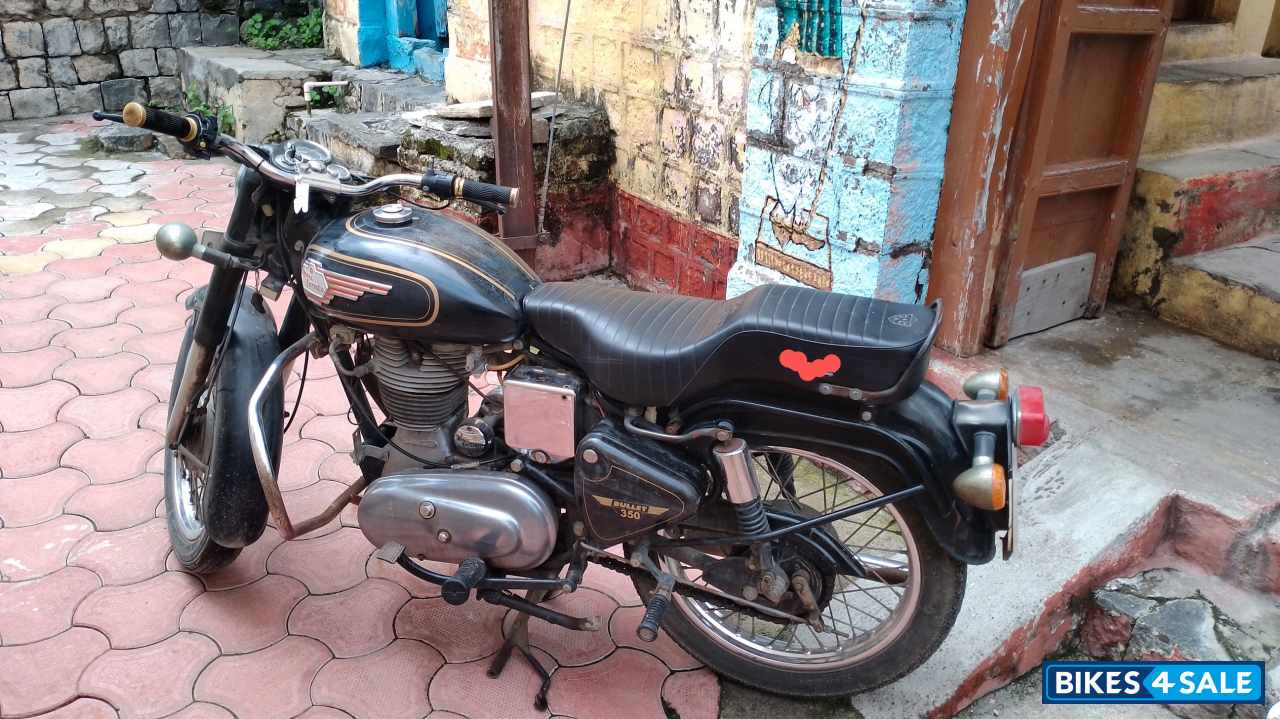 Black Royal Enfield Bullet Standard 350