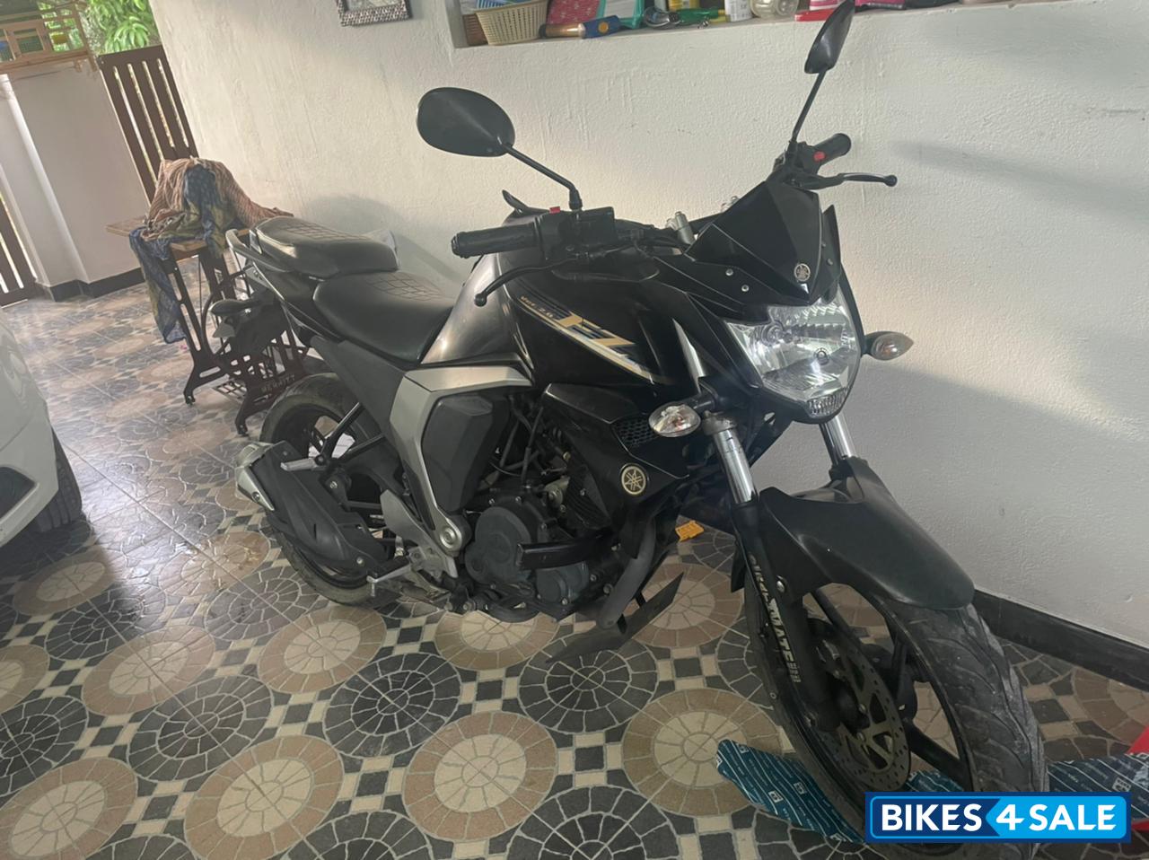 Black Yamaha FZ FI V2