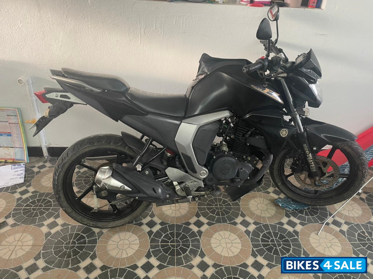 Black Yamaha FZ FI V2