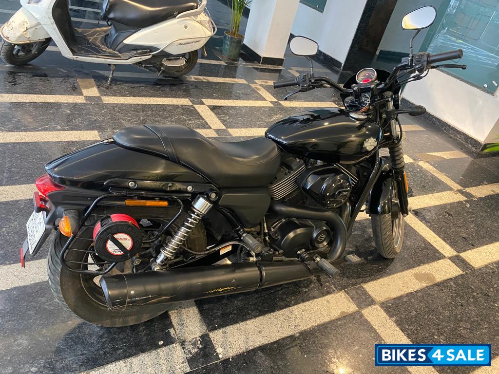 Black Harley Davidson Street 750
