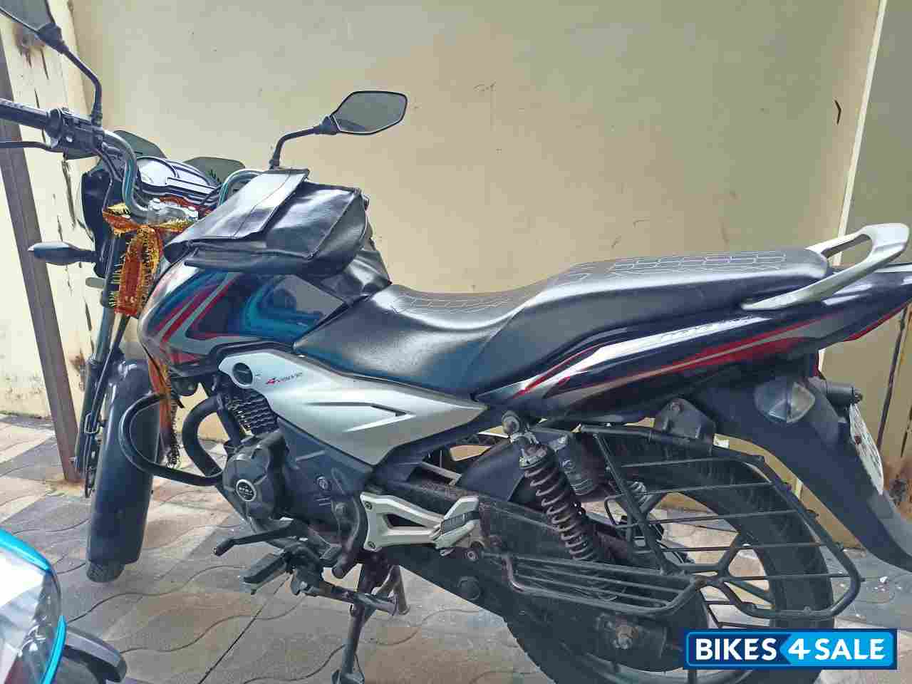 Black And Red Bajaj Discover Black And Red Bajaj Discover