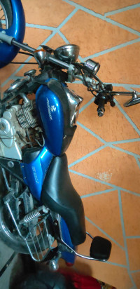 Blue Bajaj Avenger 220 DTS-i