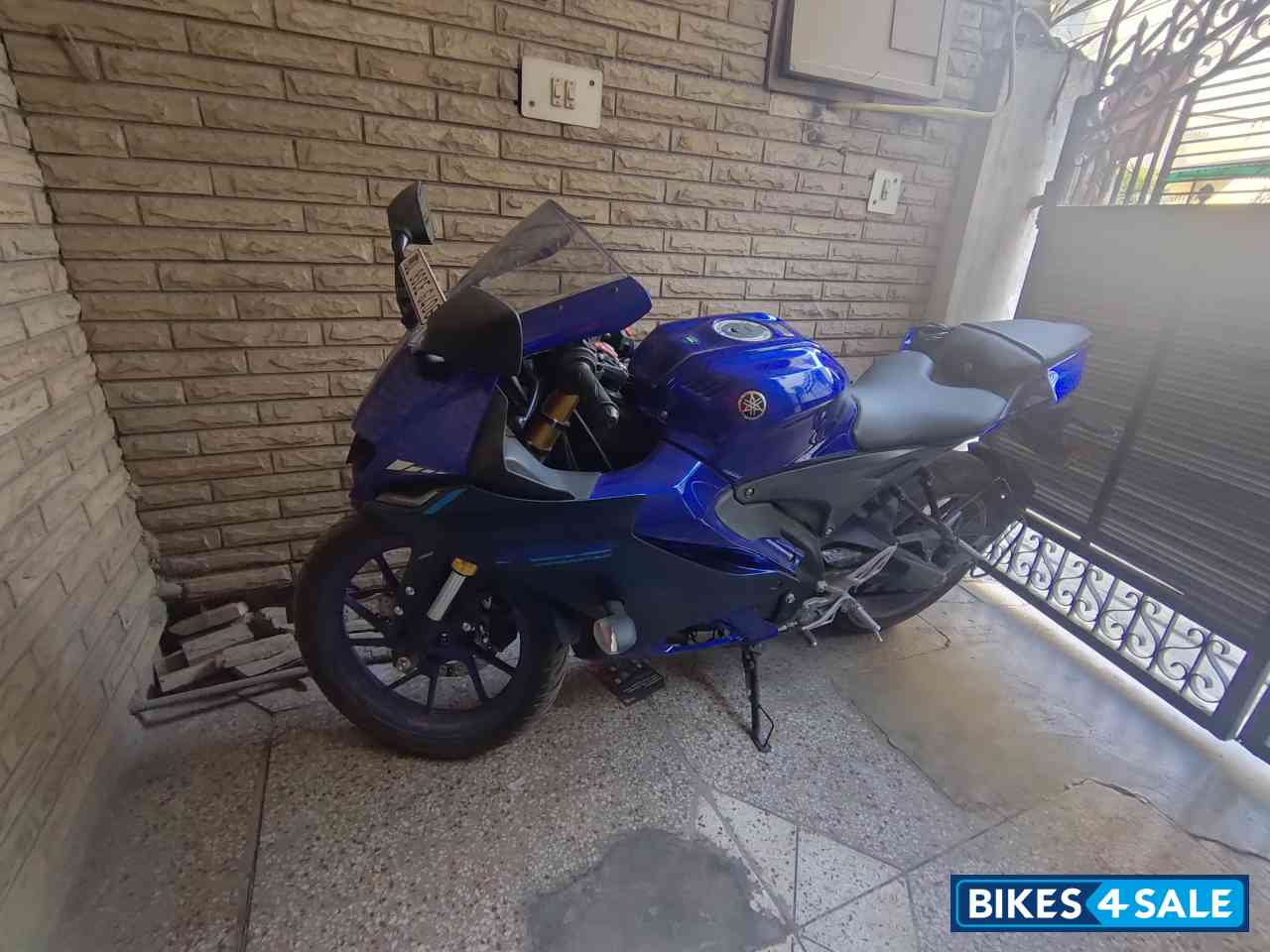 Blue Yamaha R15 V4