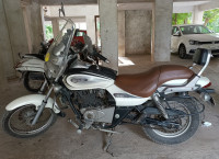 White Bajaj Avenger Cruise 220