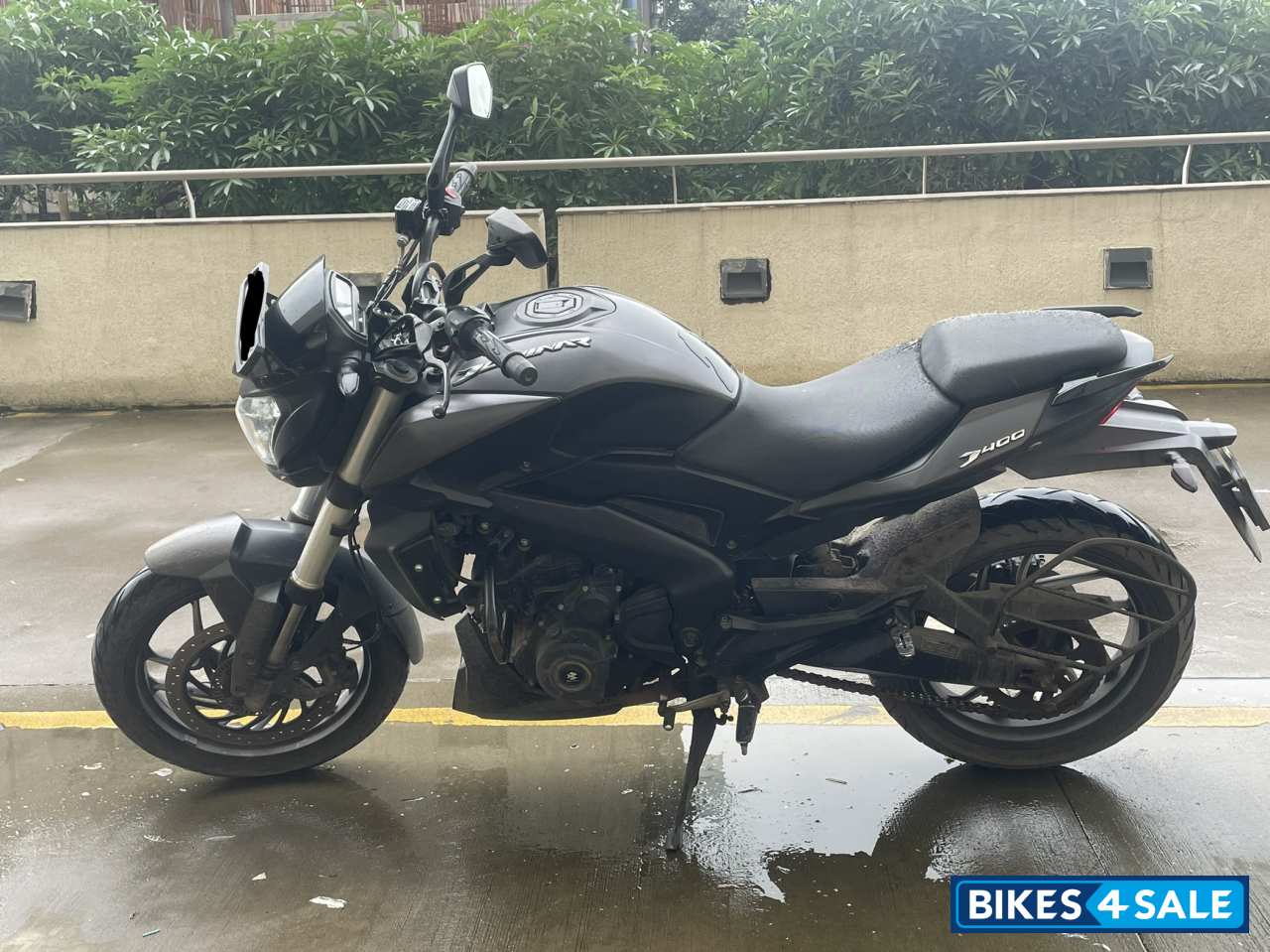Black Bajaj Dominar 400 Disc