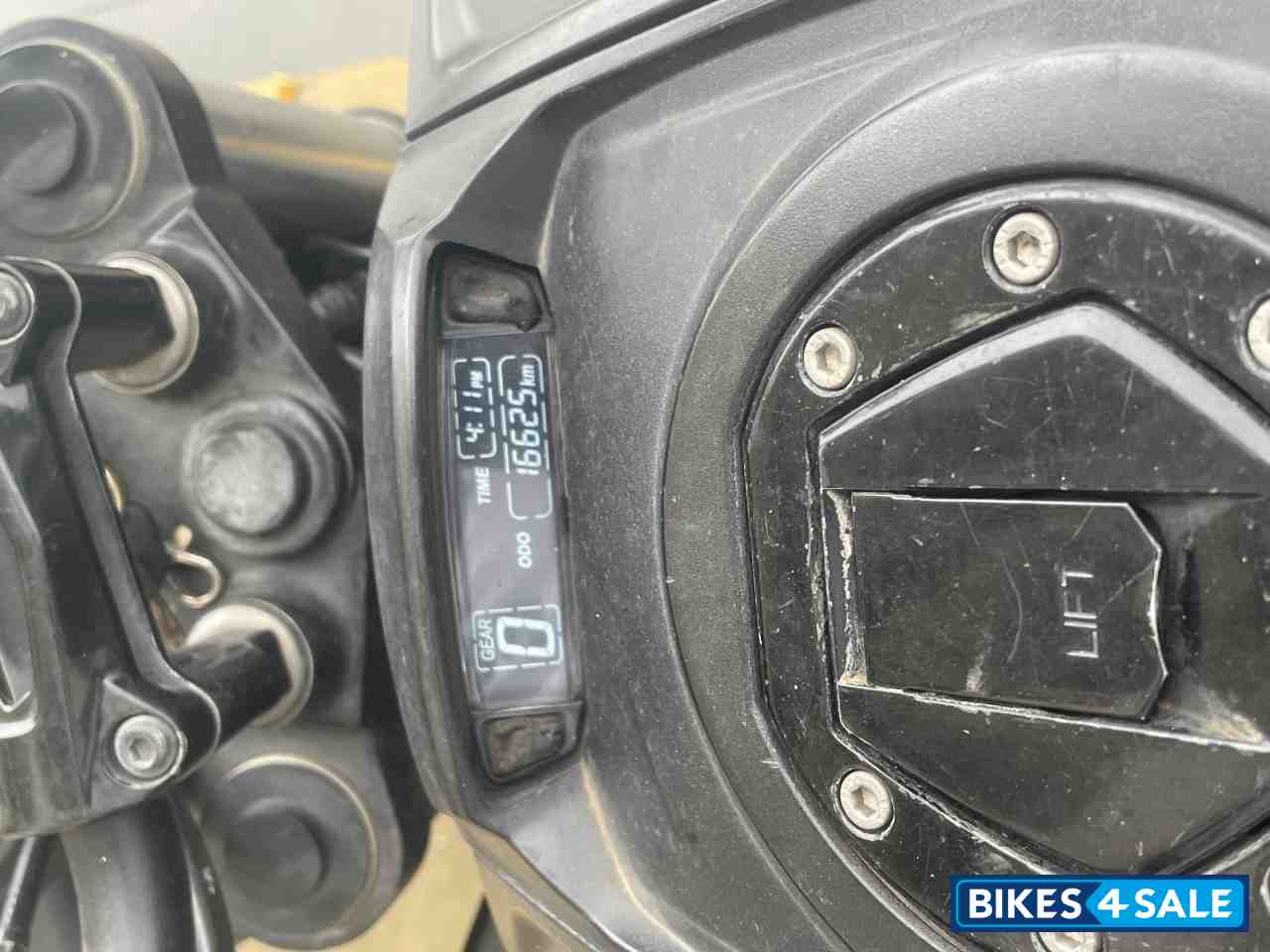 Black Bajaj Dominar 400 Disc