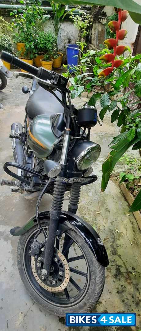 Bajaj Avenger Street 220