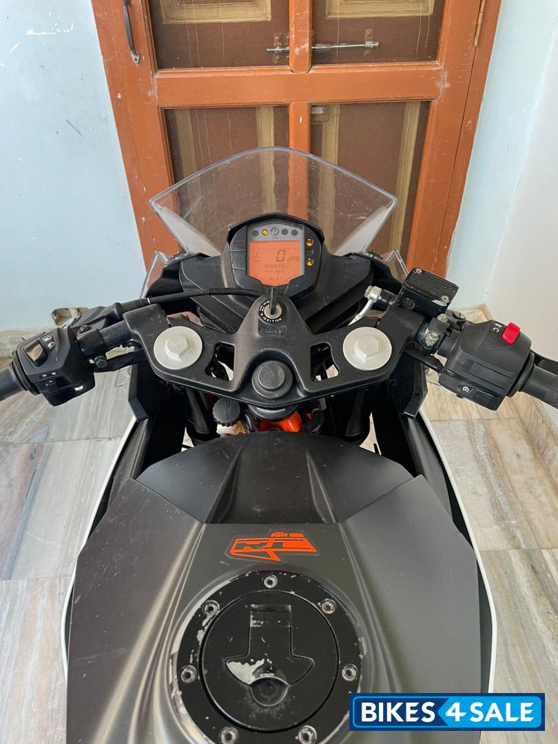 Black KTM RC 390