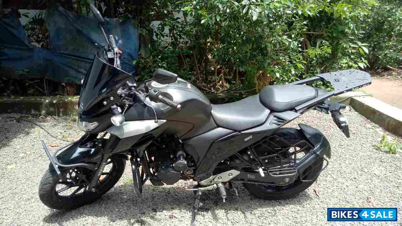 Matte Black Yamaha FZ25