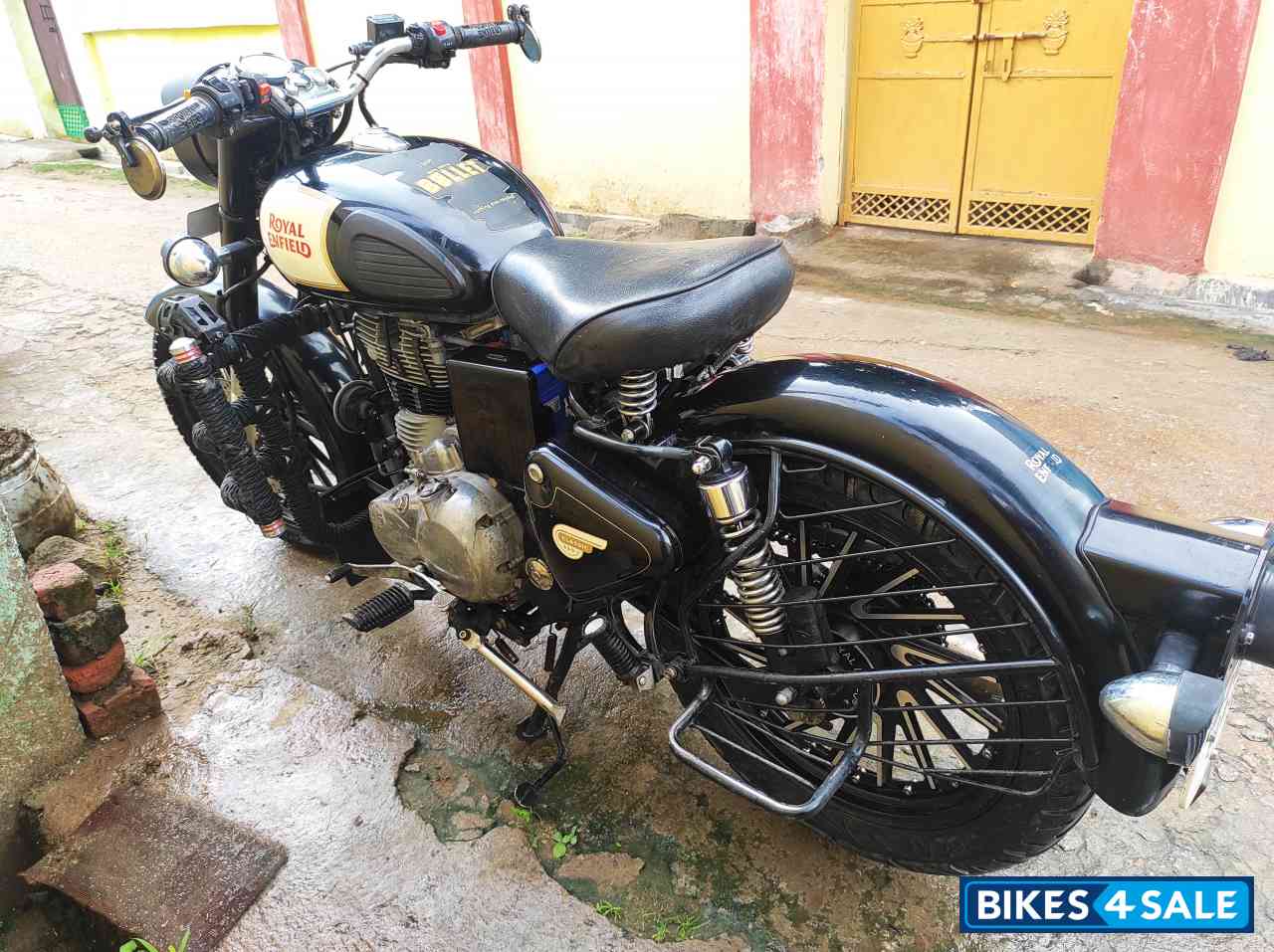 Black Royal Enfield Classic 350