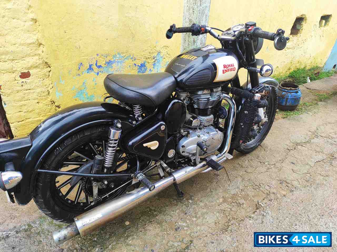 Black Royal Enfield Classic 350