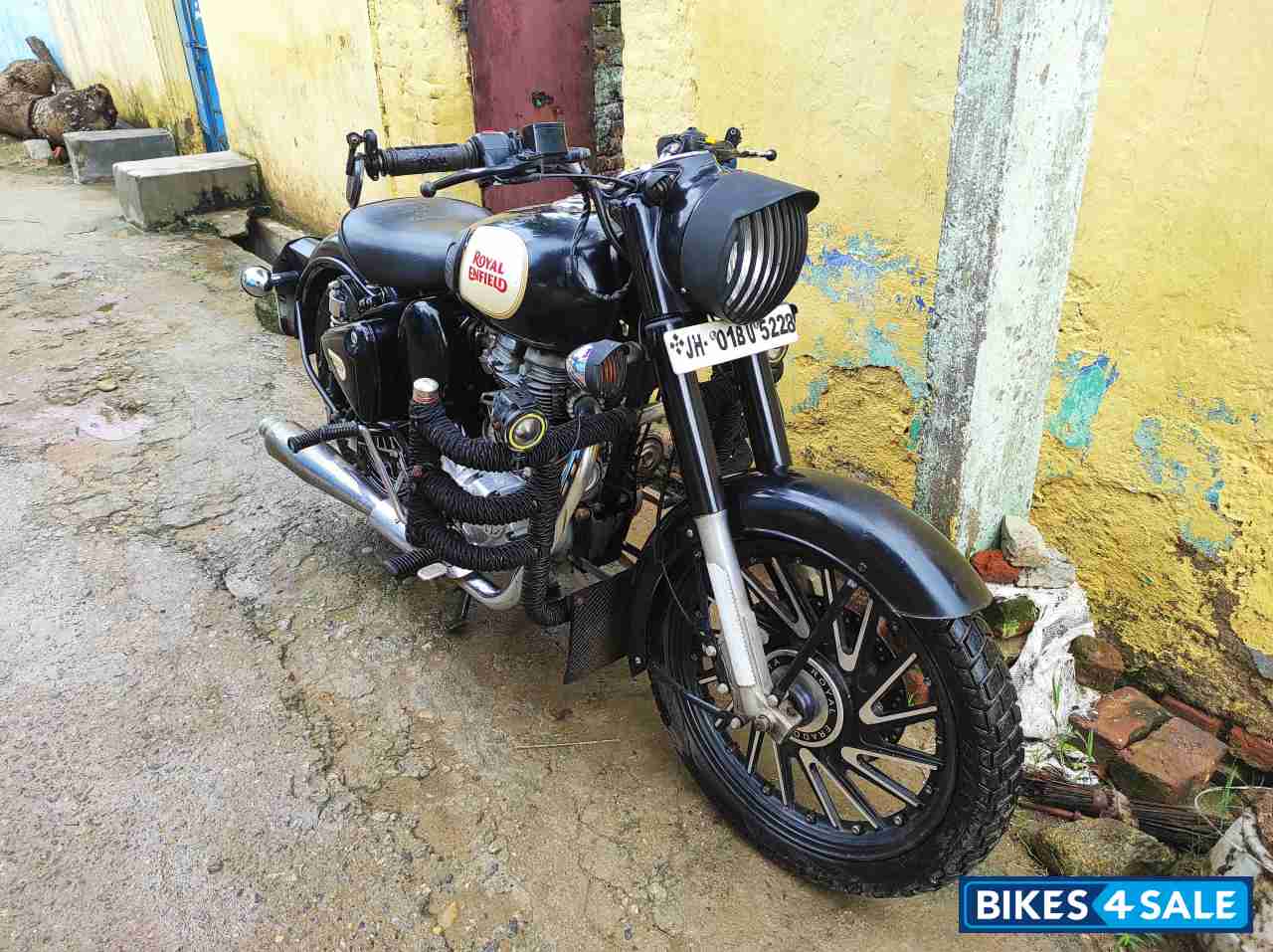 Black Royal Enfield Classic 350