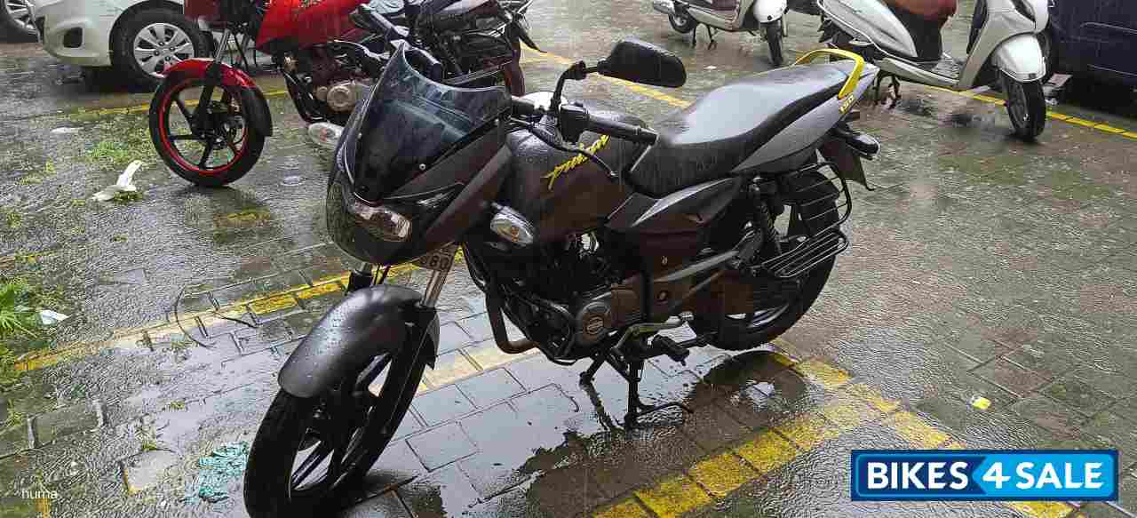 Mat Black Bajaj Pulsar 150 Neon