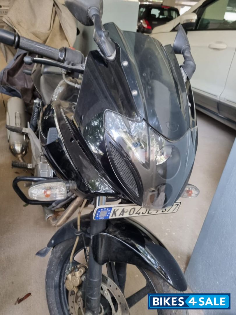 Black Bajaj Pulsar 220F