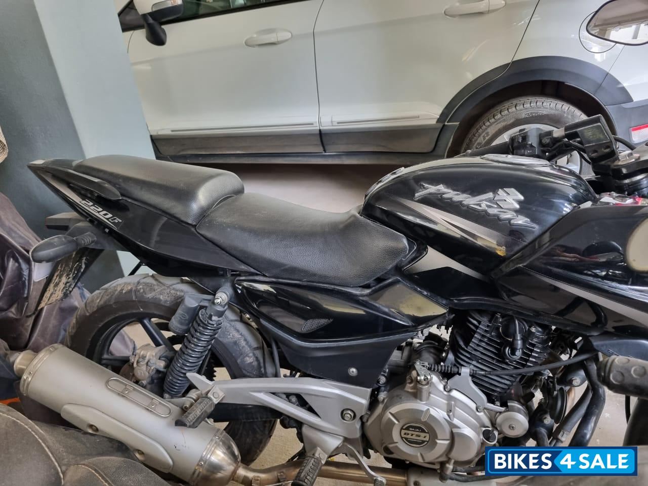 Black Bajaj Pulsar 220F