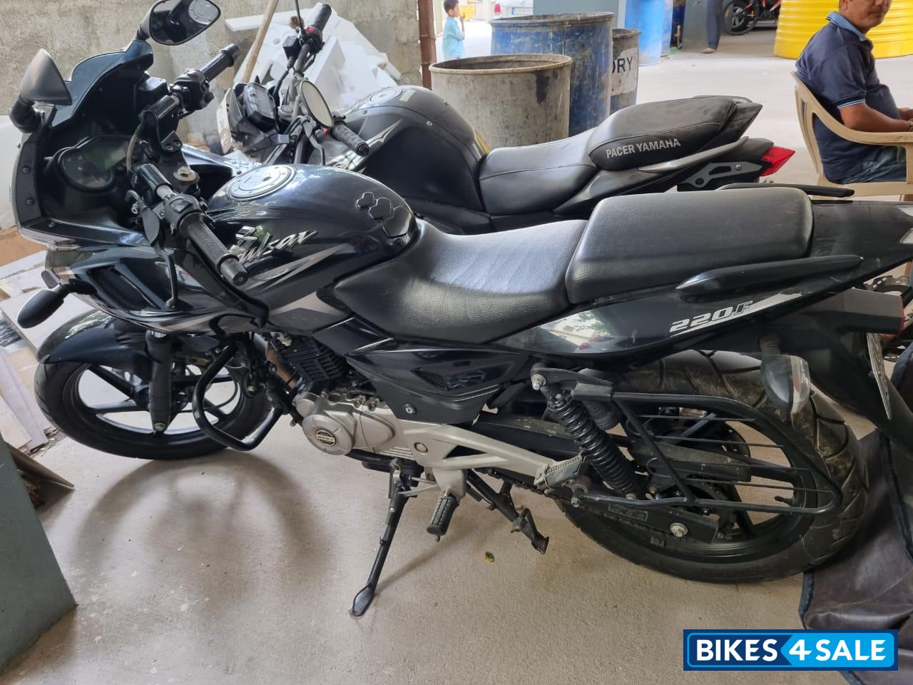 Black Bajaj Pulsar 220F