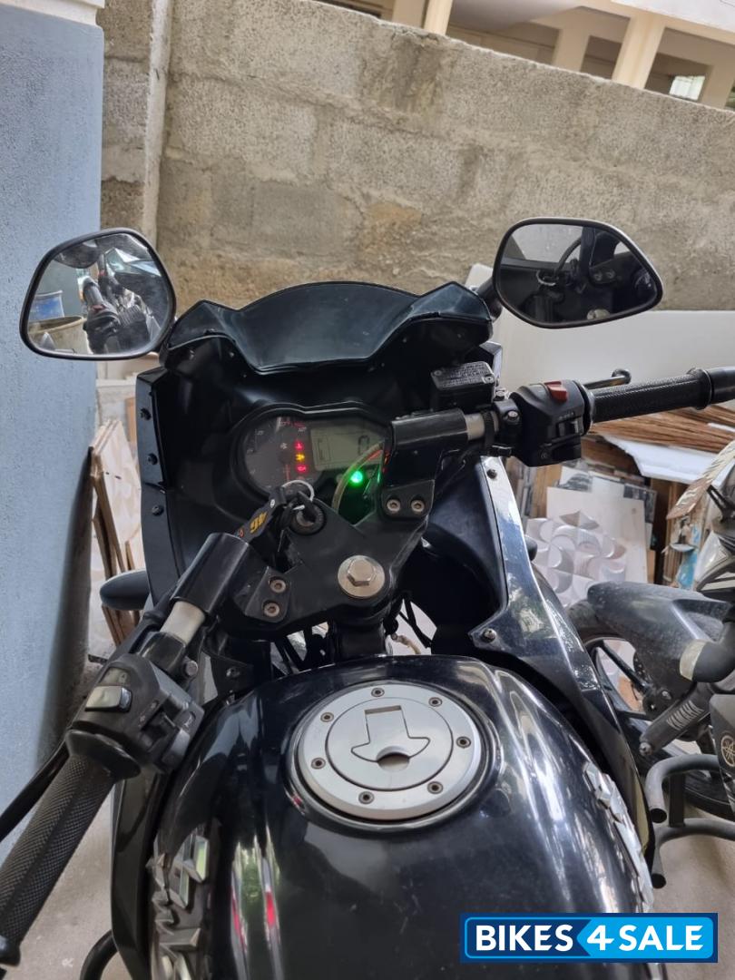 Black Bajaj Pulsar 220F