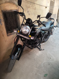 Black Bajaj Avenger 180 DTS-i