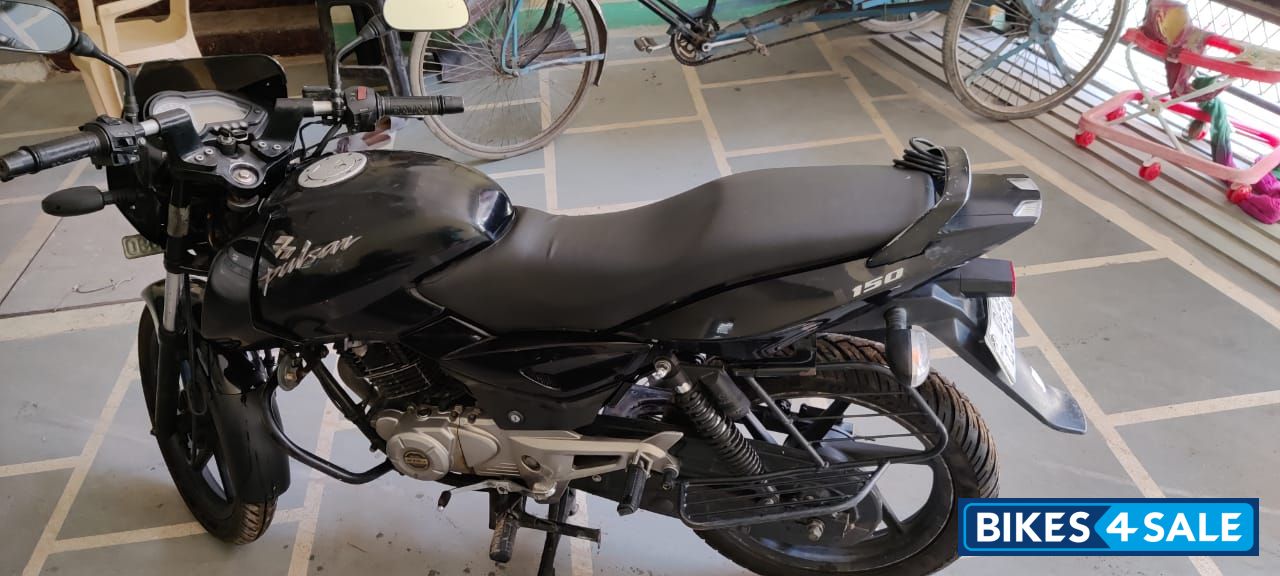 Black Bajaj Pulsar 150