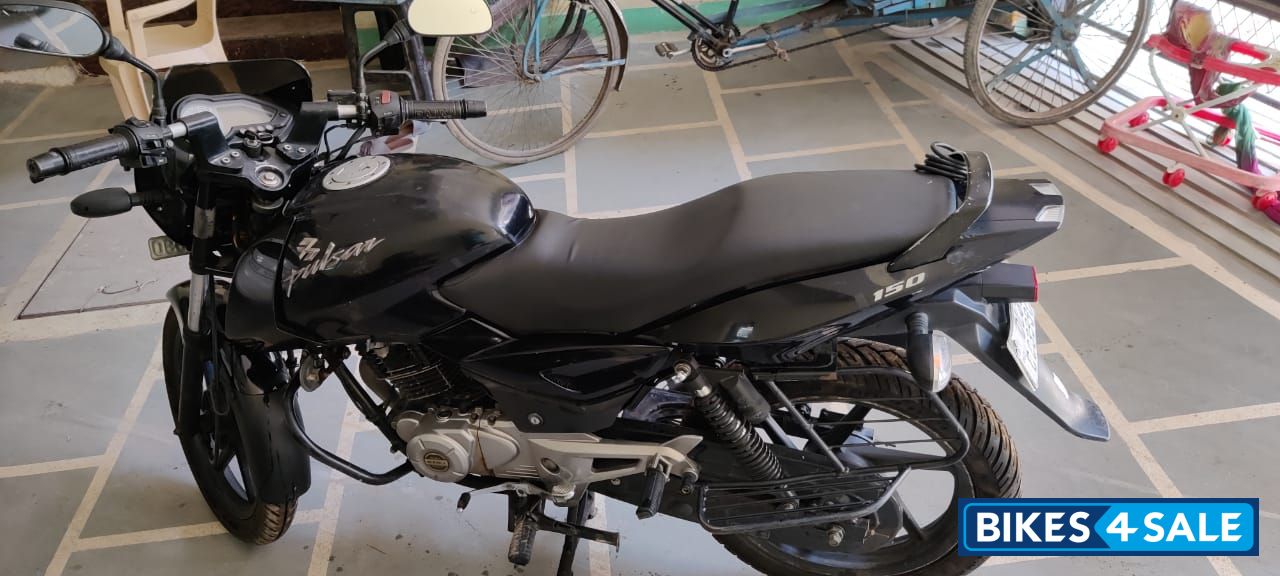 Black Bajaj Pulsar 150