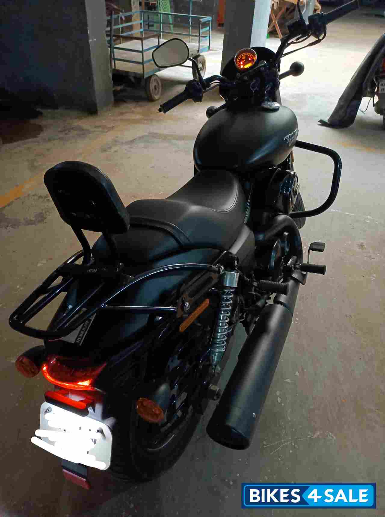 Black Harley Davidson Street 750