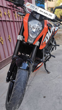 Orange KTM Duke 200