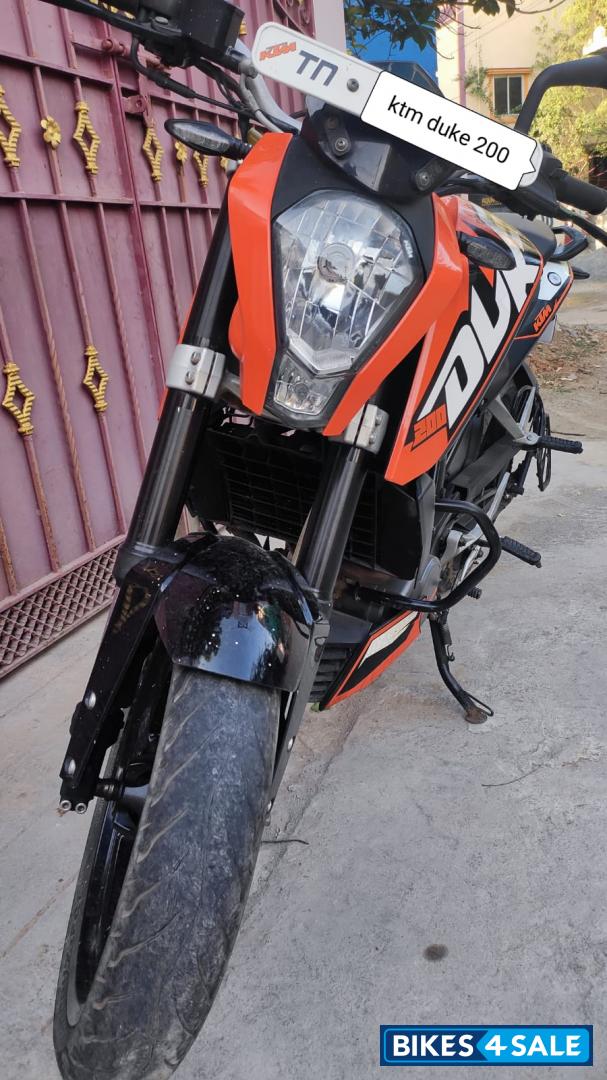 Orange KTM Duke 200