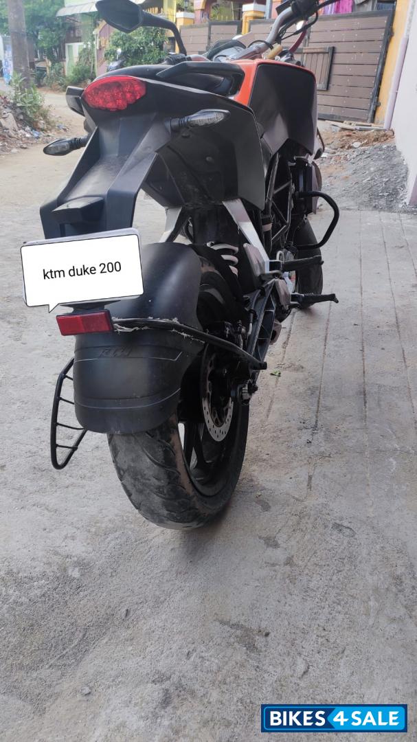 Orange KTM Duke 200