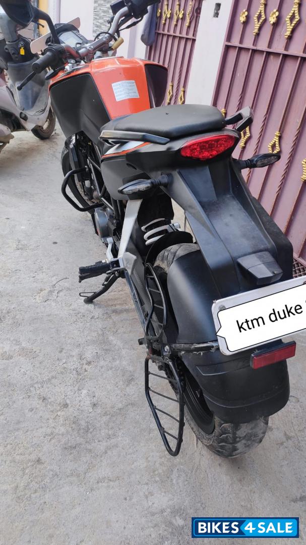 Orange KTM Duke 200