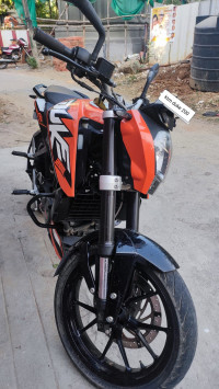 Orange KTM Duke 200