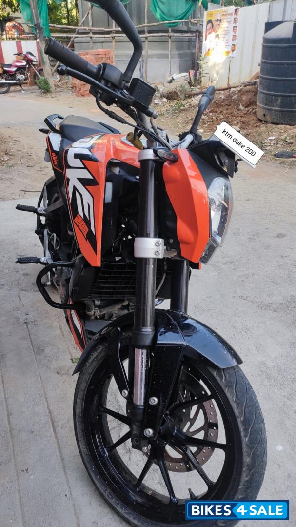 Orange KTM Duke 200